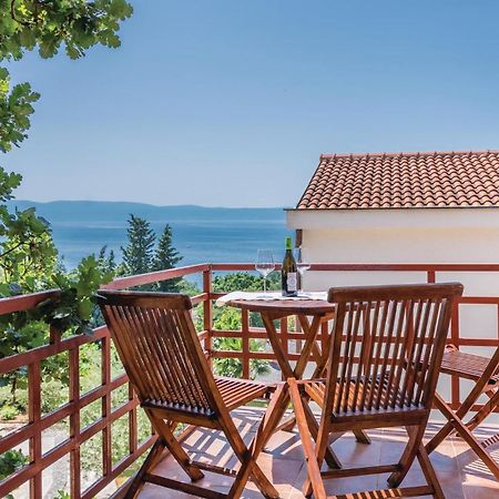 Awesome Apartment In Njivice With Kitchen Εξωτερικό φωτογραφία