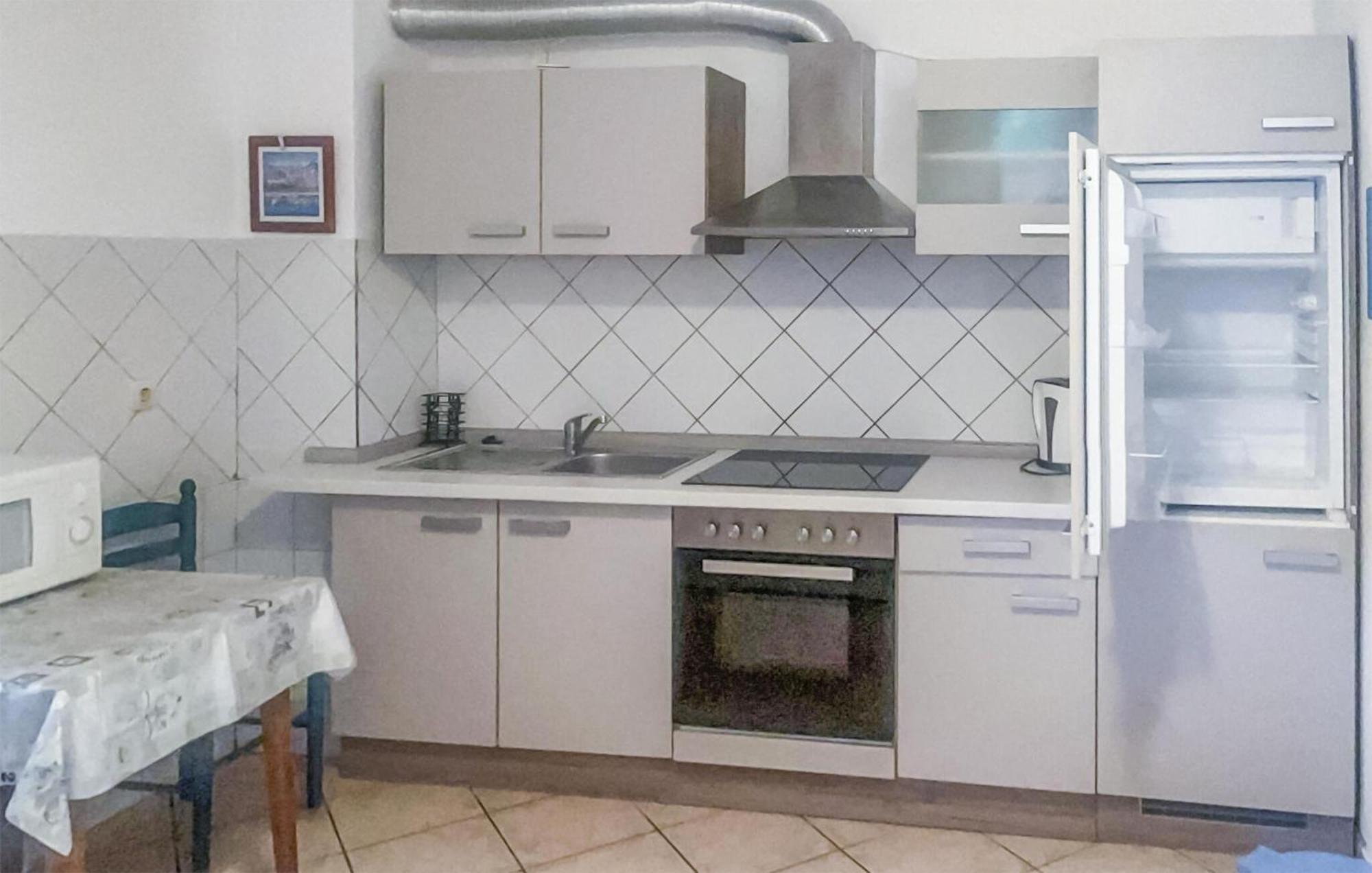 Awesome Apartment In Njivice With Kitchen Εξωτερικό φωτογραφία