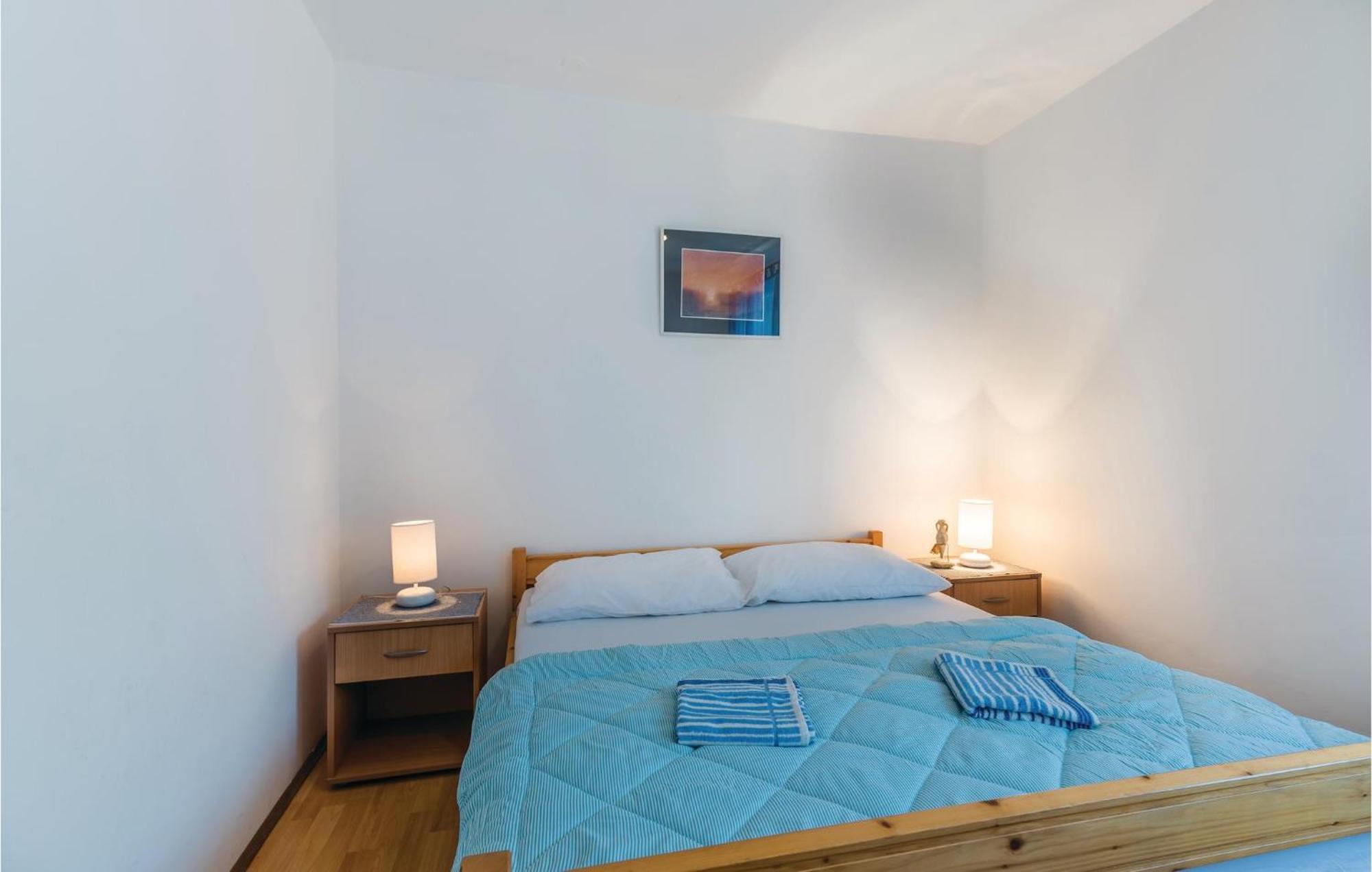 Awesome Apartment In Njivice With Kitchen Εξωτερικό φωτογραφία