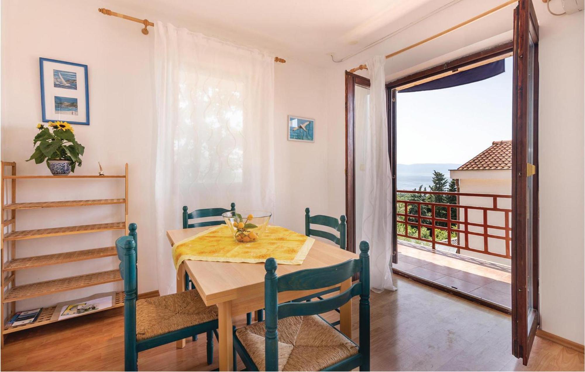 Awesome Apartment In Njivice With Kitchen Εξωτερικό φωτογραφία