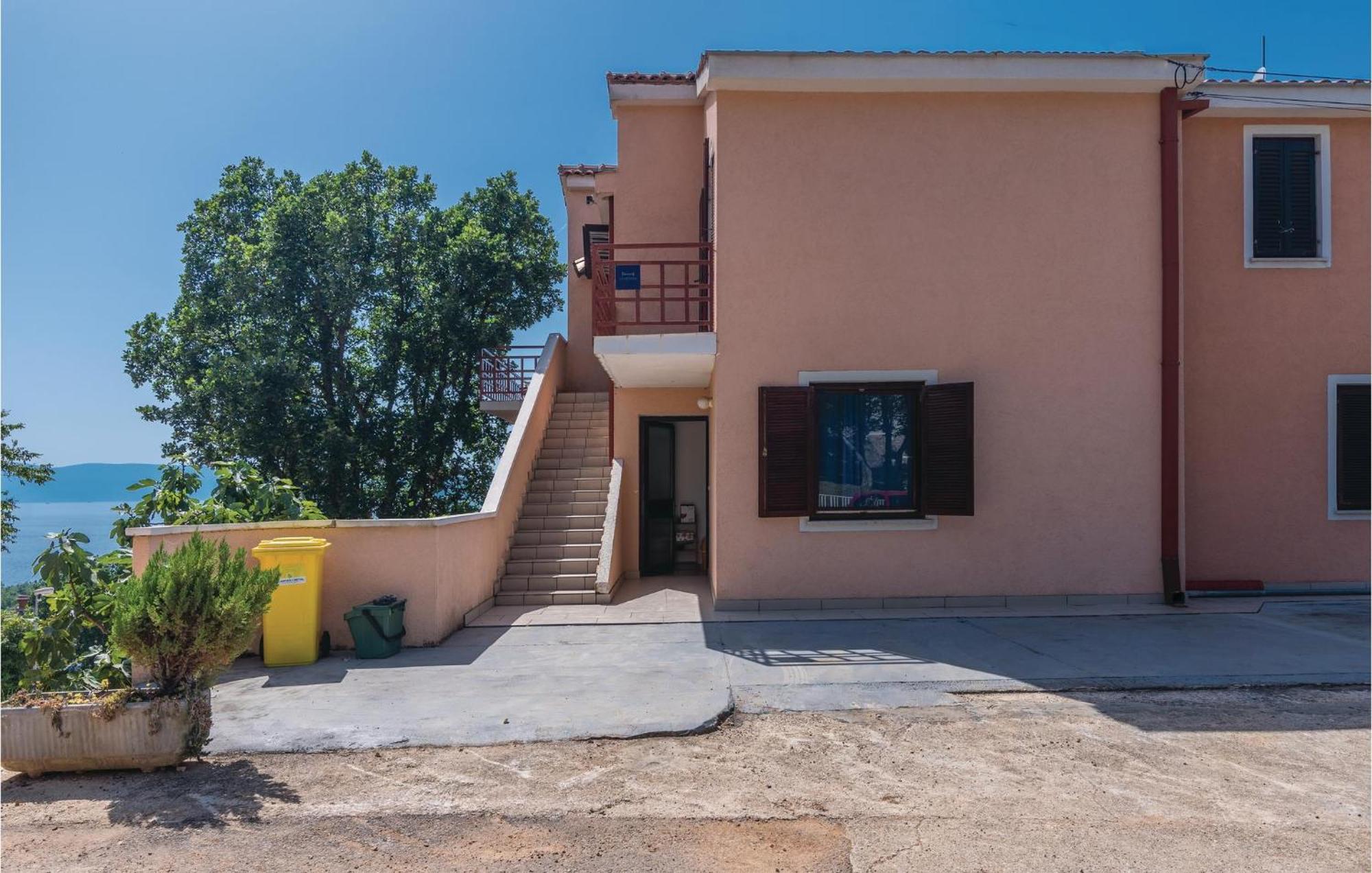 Awesome Apartment In Njivice With Kitchen Εξωτερικό φωτογραφία
