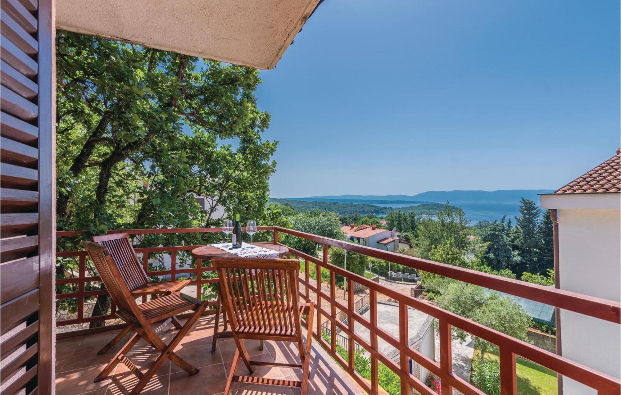 Awesome Apartment In Njivice With Kitchen Εξωτερικό φωτογραφία